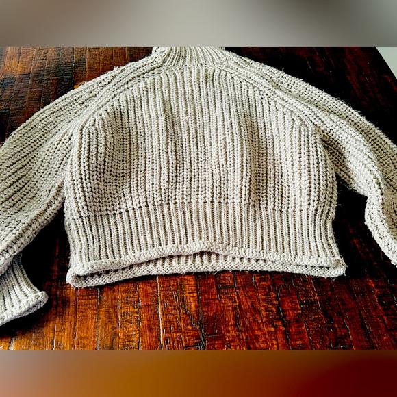 American Eagle medium sweater - Picture 2 of 4